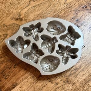 Nordic Ware Backyard Bugs Baking Pan Mini Cakes EUC